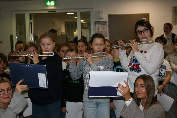 Mädchen mit Querflöten