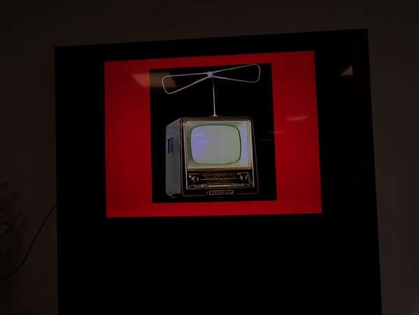 Fernseher auf Bildschirm